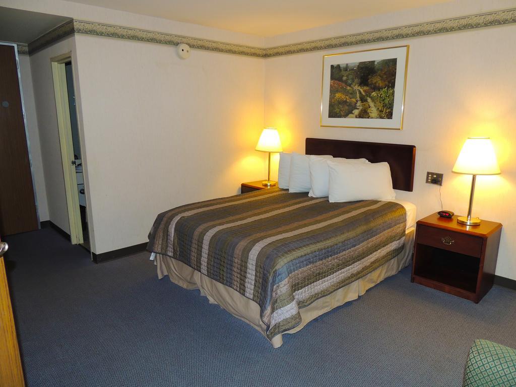 Budget Host Inn & Suites Fertility Szoba fotó