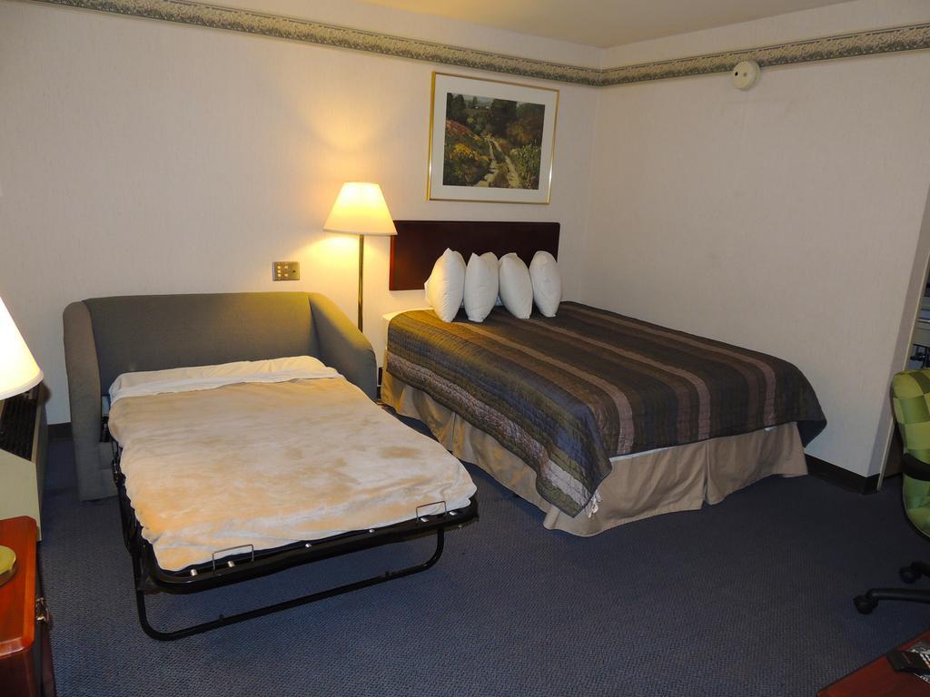 Budget Host Inn & Suites Fertility Szoba fotó