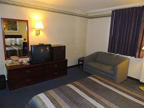 Budget Host Inn & Suites Fertility Kültér fotó